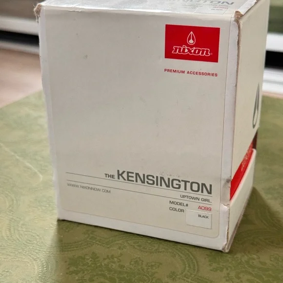 Nixon Kensington Women’s Watch adjustable with extra watch links - Picture 2 of 3